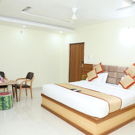 Hotel 8Th Mile Suites Bangalore Exterior foto
