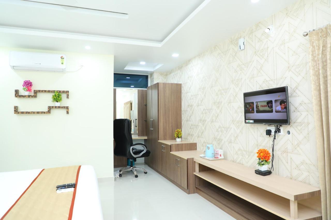 Hotel 8Th Mile Suites Bangalore Exterior foto