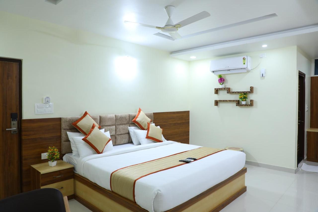 Hotel 8Th Mile Suites Bangalore Exterior foto