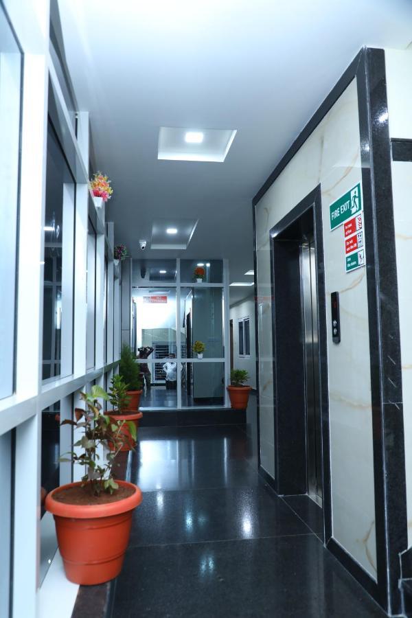 Hotel 8Th Mile Suites Bangalore Exterior foto