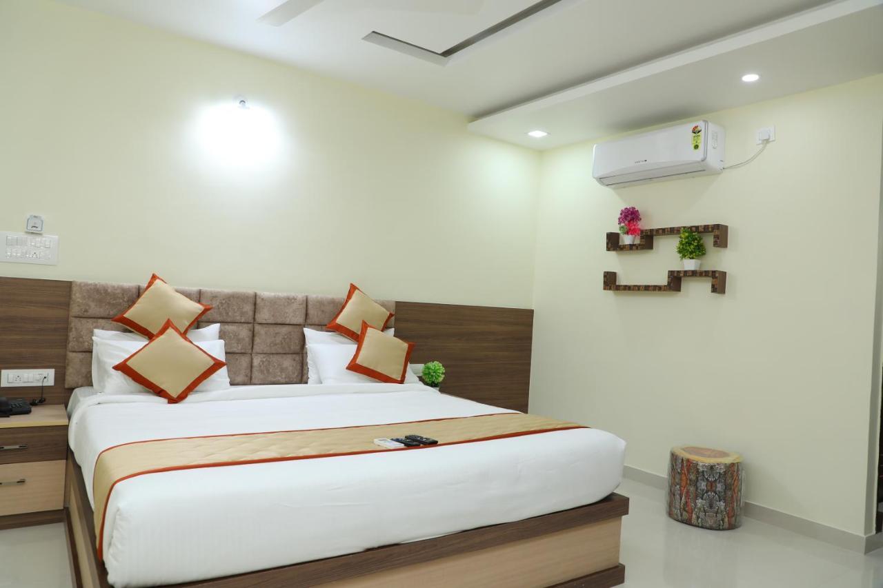Hotel 8Th Mile Suites Bangalore Exterior foto