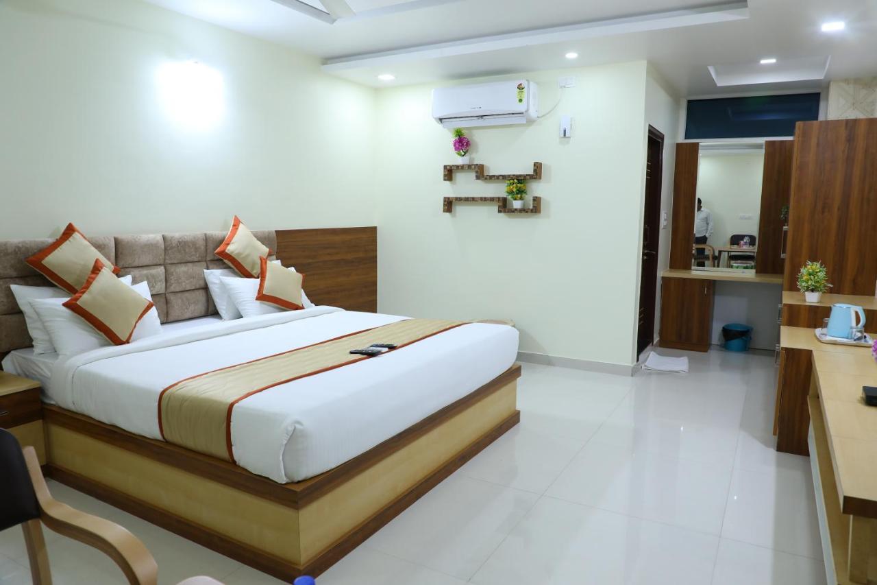 Hotel 8Th Mile Suites Bangalore Exterior foto