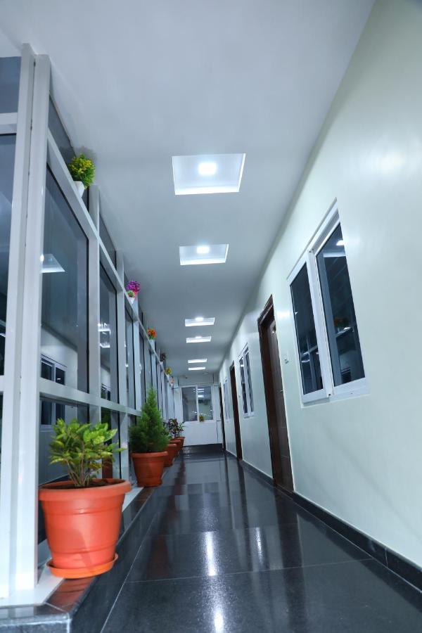 Hotel 8Th Mile Suites Bangalore Exterior foto