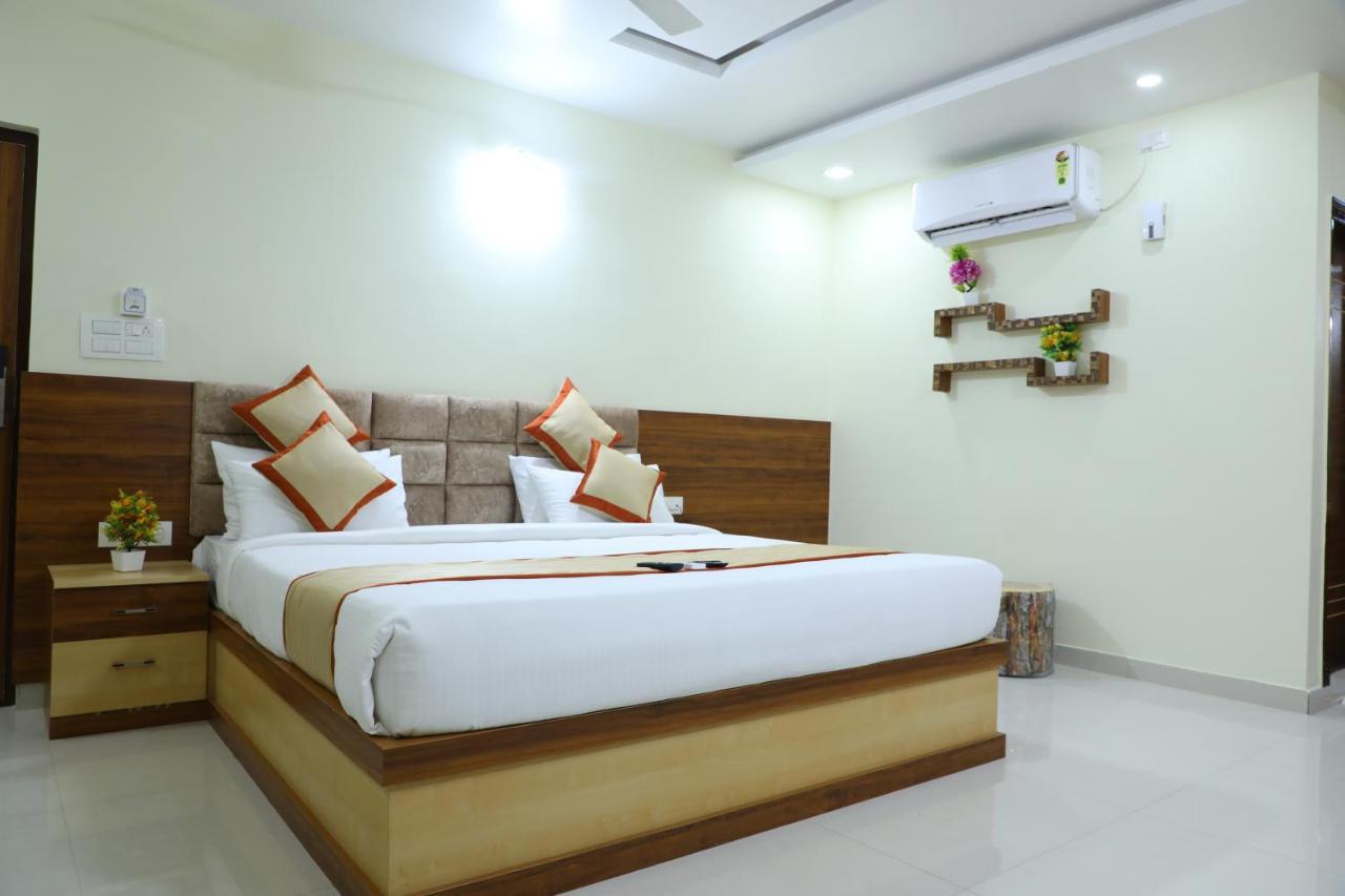 Hotel 8Th Mile Suites Bangalore Exterior foto