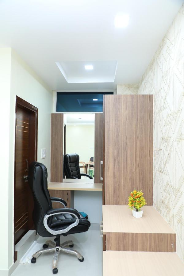 Hotel 8Th Mile Suites Bangalore Exterior foto