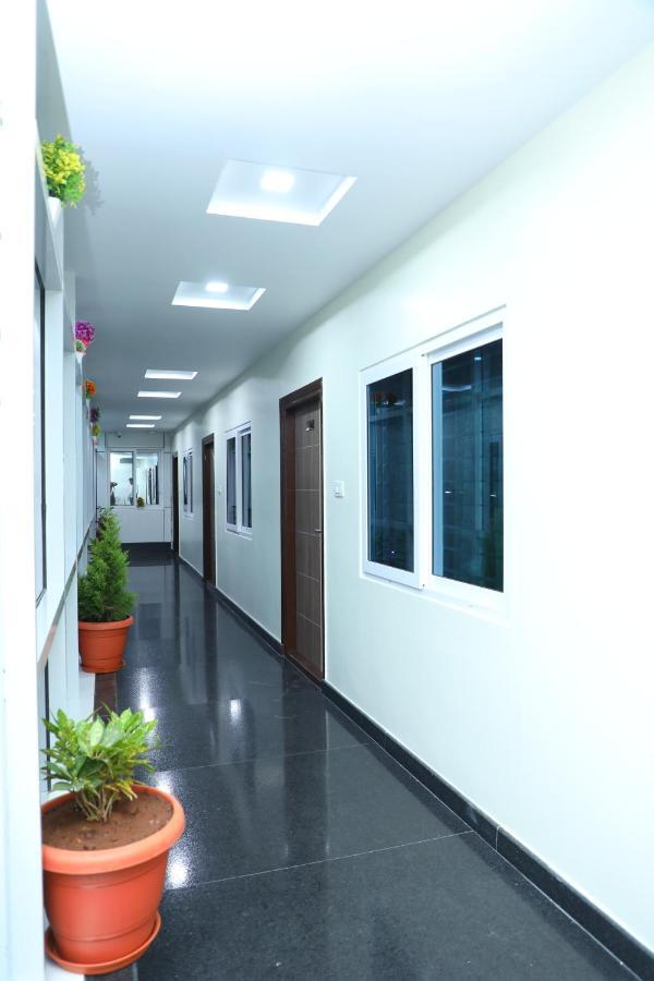 Hotel 8Th Mile Suites Bangalore Exterior foto