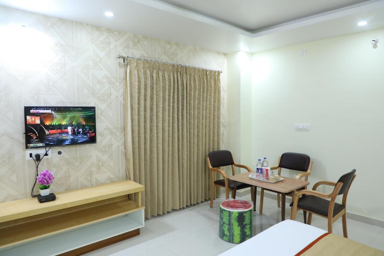 Hotel 8Th Mile Suites Bangalore Exterior foto