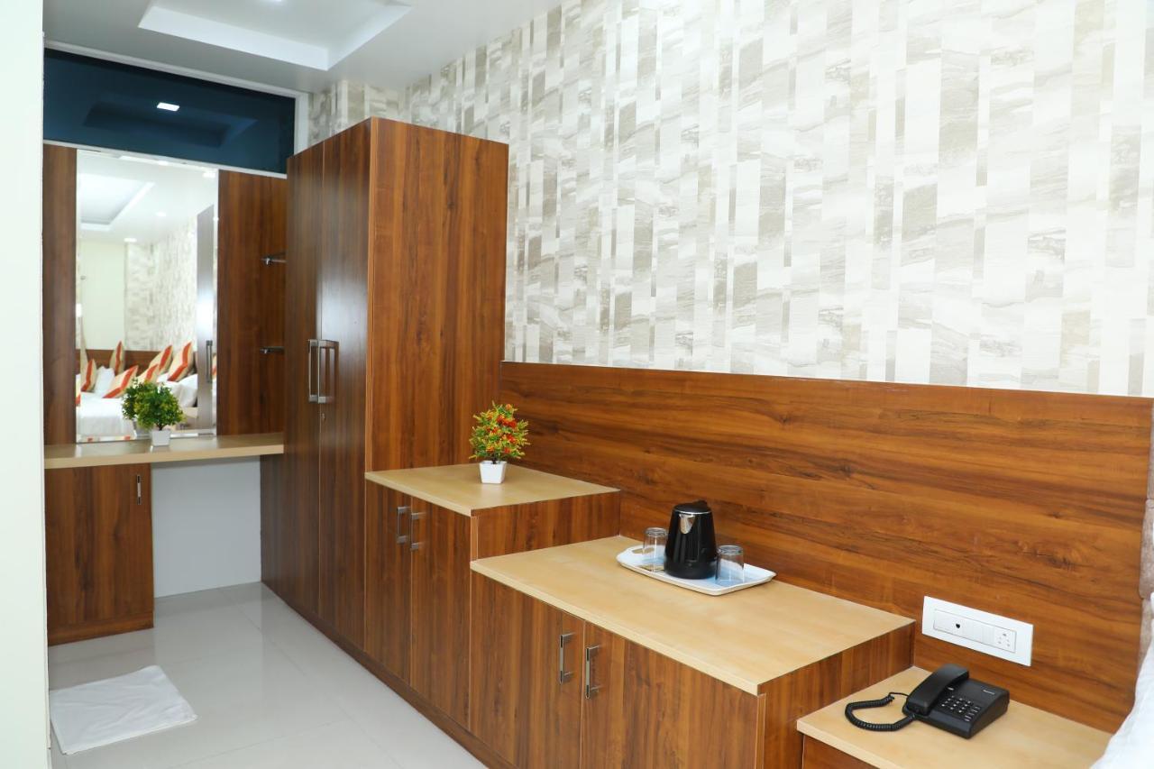 Hotel 8Th Mile Suites Bangalore Exterior foto
