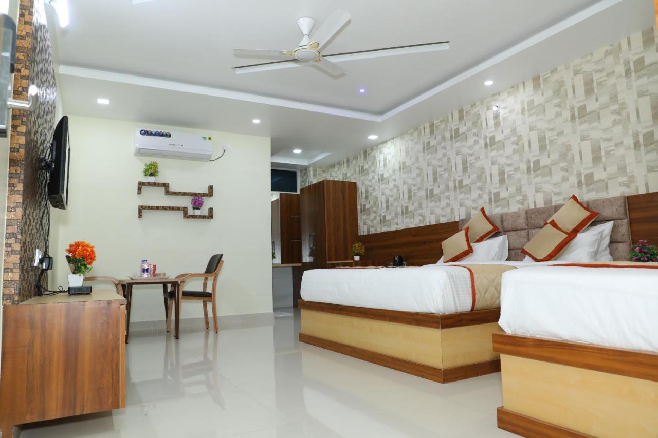 Hotel 8Th Mile Suites Bangalore Exterior foto