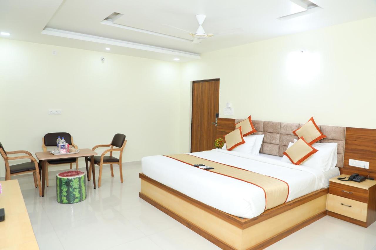 Hotel 8Th Mile Suites Bangalore Exterior foto