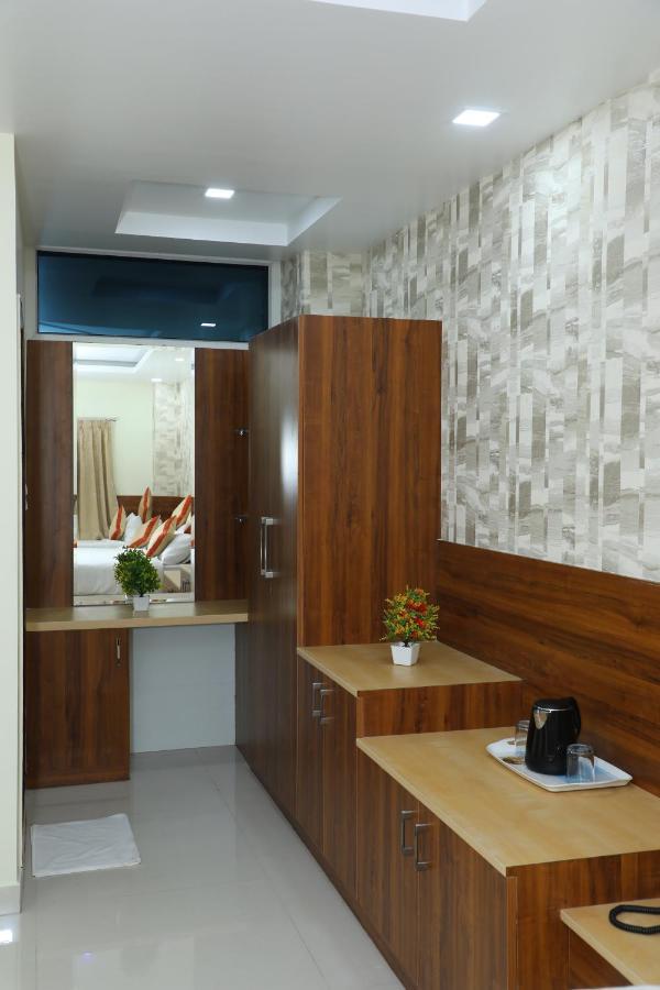 Hotel 8Th Mile Suites Bangalore Exterior foto