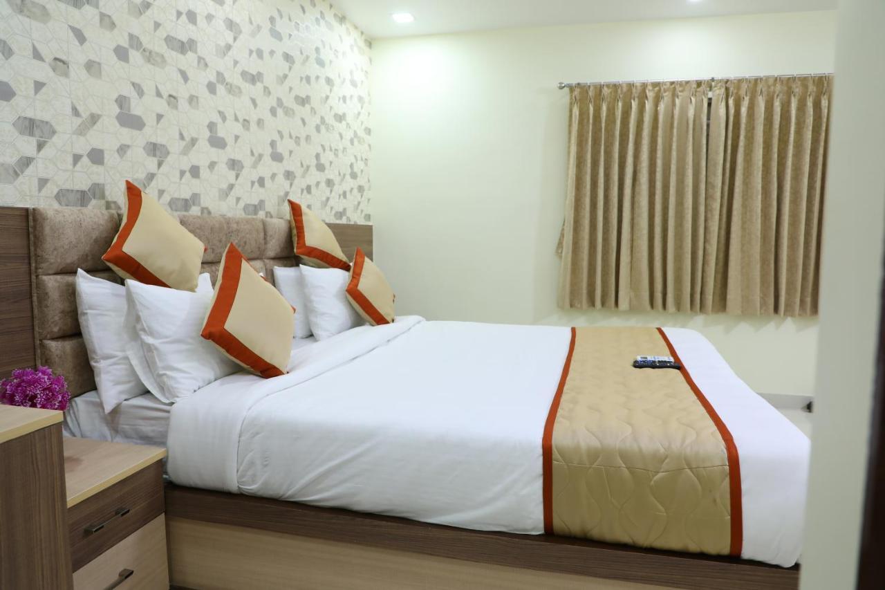 Hotel 8Th Mile Suites Bangalore Exterior foto