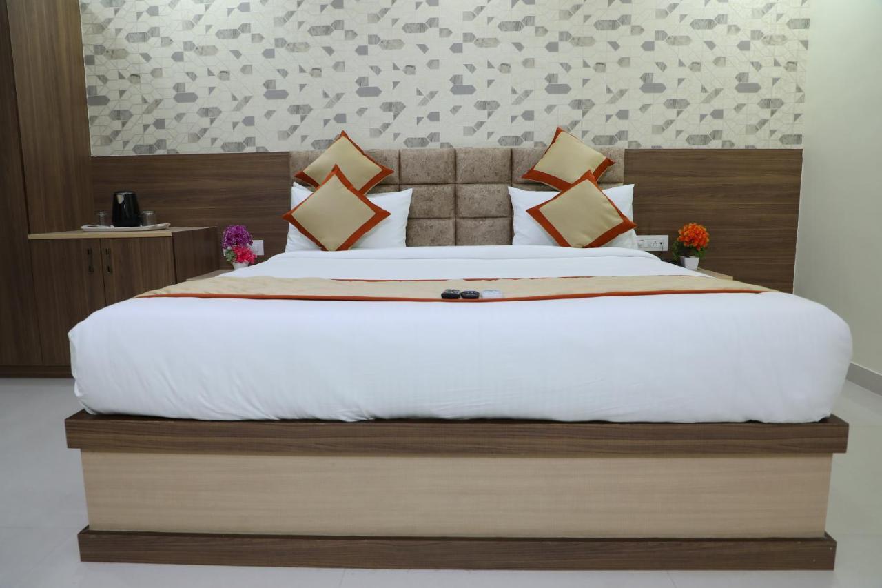 Hotel 8Th Mile Suites Bangalore Exterior foto