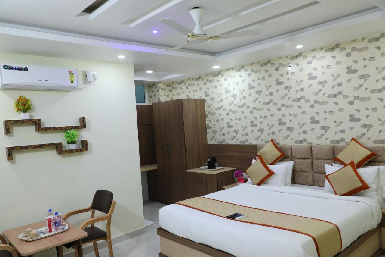 Hotel 8Th Mile Suites Bangalore Exterior foto