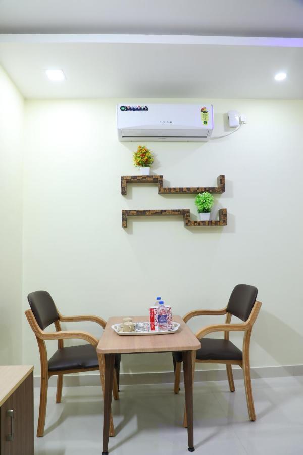 Hotel 8Th Mile Suites Bangalore Exterior foto